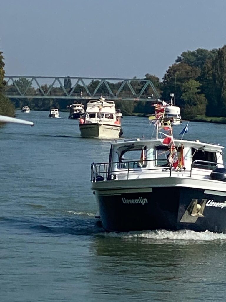 Der Bootskonvoi auf dem Mittellandkanal